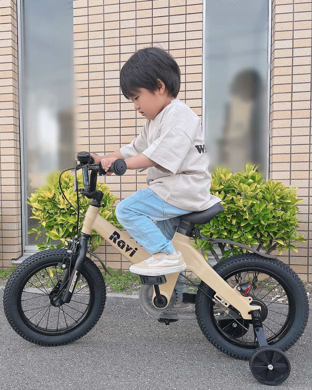 自転車に乗っている写真