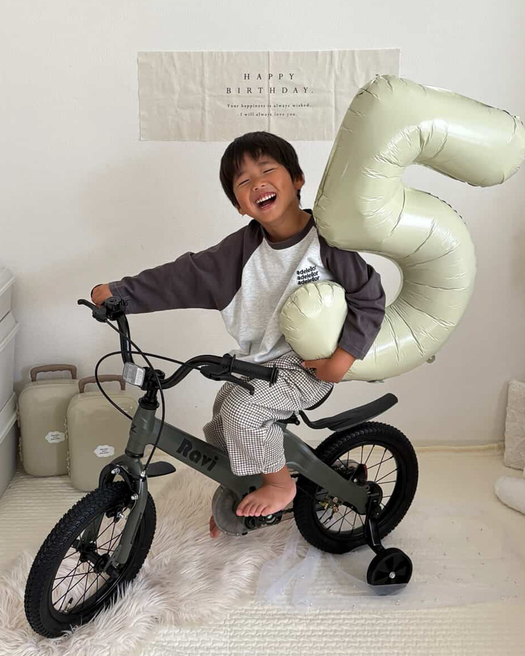 自転車に乗っている写真